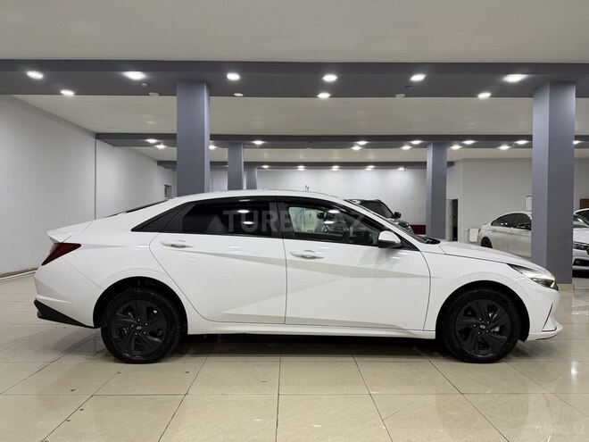 Hyundai Elantra-6
