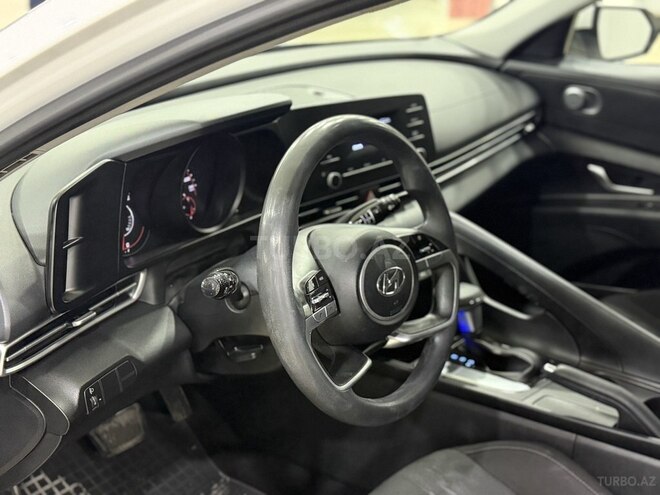 Hyundai Elantra-9