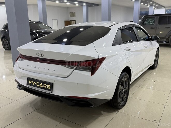 Hyundai Elantra-4