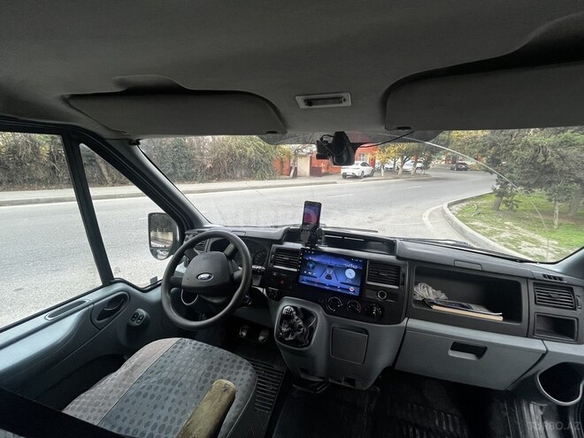 Ford Transit-8