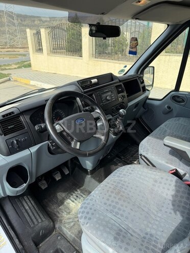 Ford Transit-8
