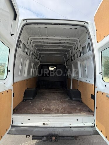 Ford Transit-11