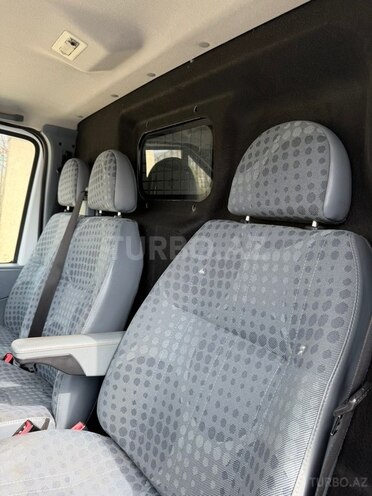 Ford Transit-9