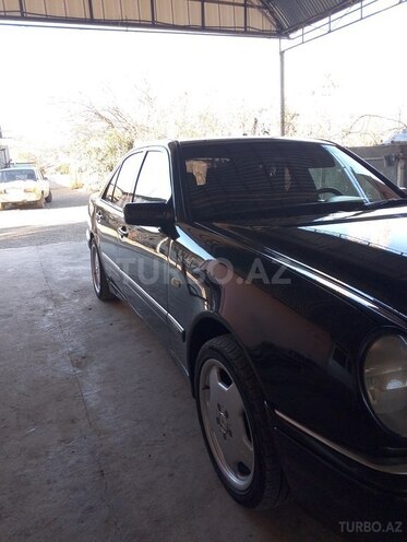 Mercedes E 240-12