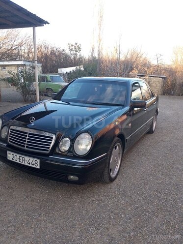 Mercedes E 240-5