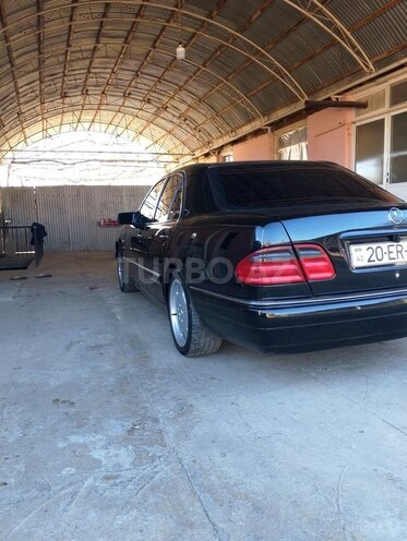 Mercedes E 240-18