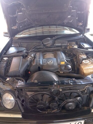 Mercedes E 240-3