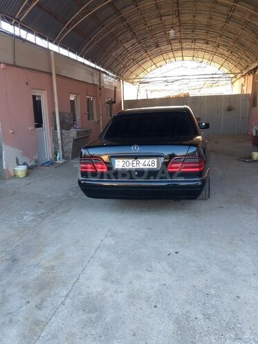 Mercedes E 240-16