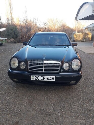 Mercedes E 240-2