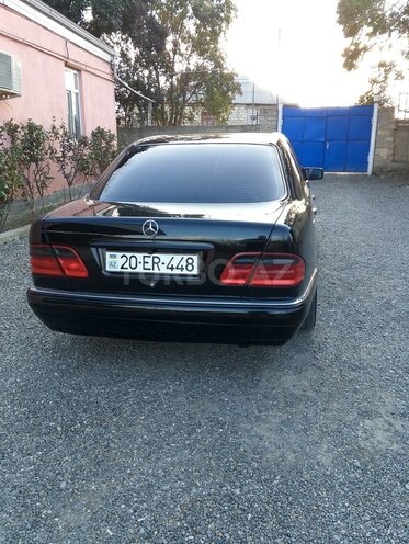 Mercedes E 240-4