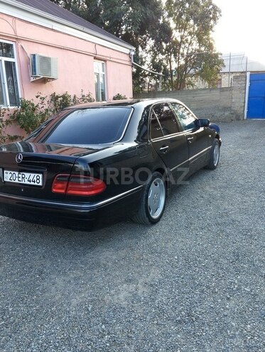 Mercedes E 240-6