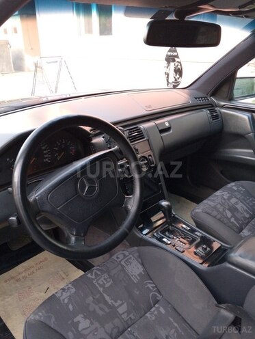 Mercedes E 240-15