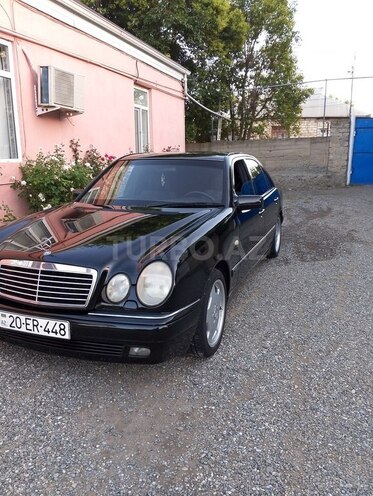 Mercedes E 240-19