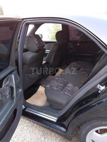Mercedes E 240-21