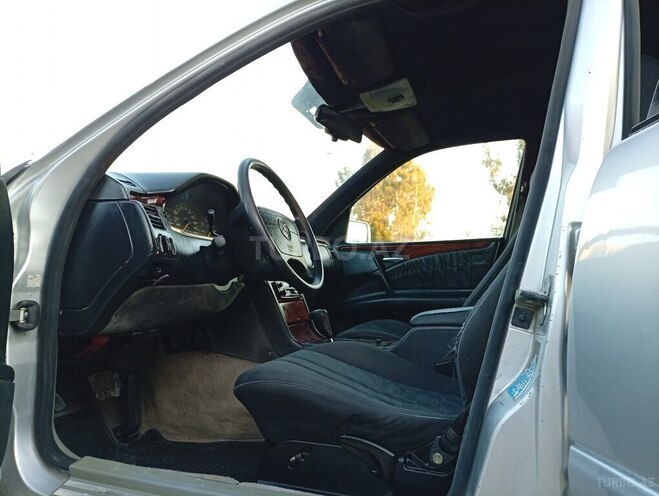 Mercedes E 220 1996, 321,456 km - 2.2 l - İmişli
