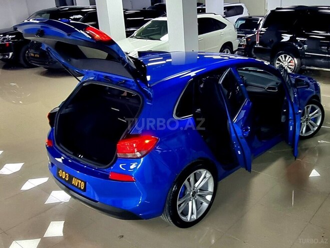 Hyundai Elantra GT-16