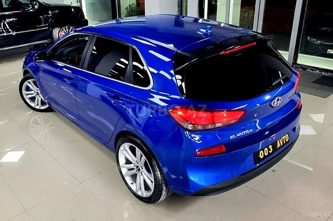 Hyundai Elantra GT-11