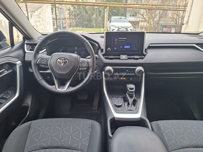Toyota RAV4-17