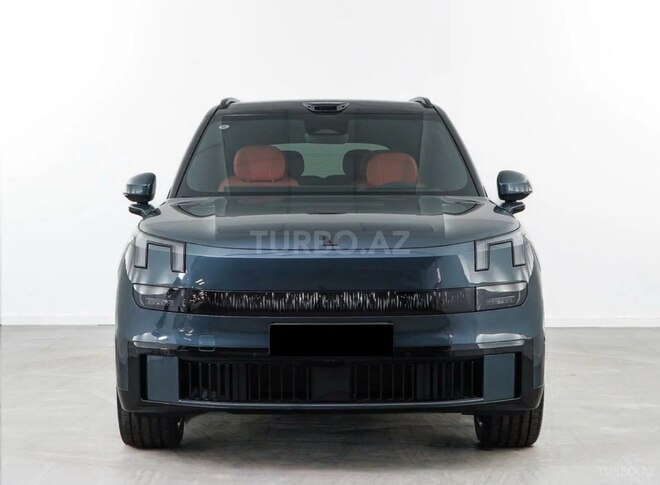 Lynk & Co 900-1