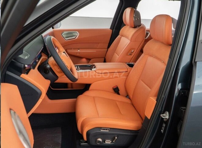 Lynk & Co 900-10