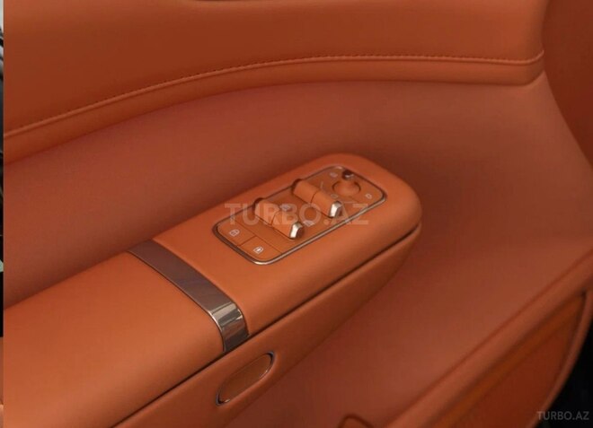 Lynk & Co 900-14
