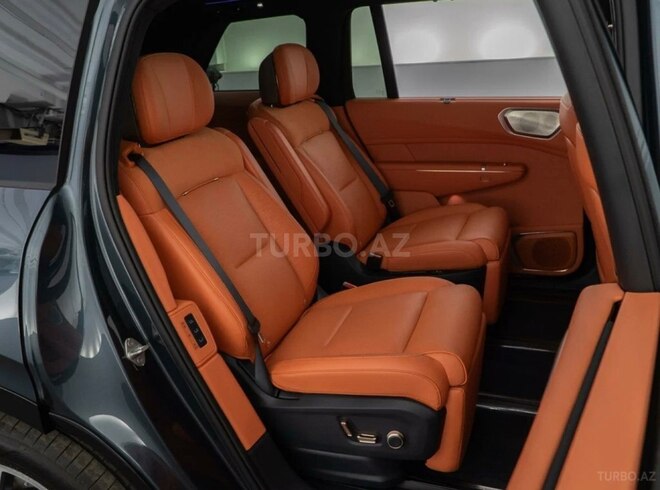 Lynk & Co 900-7
