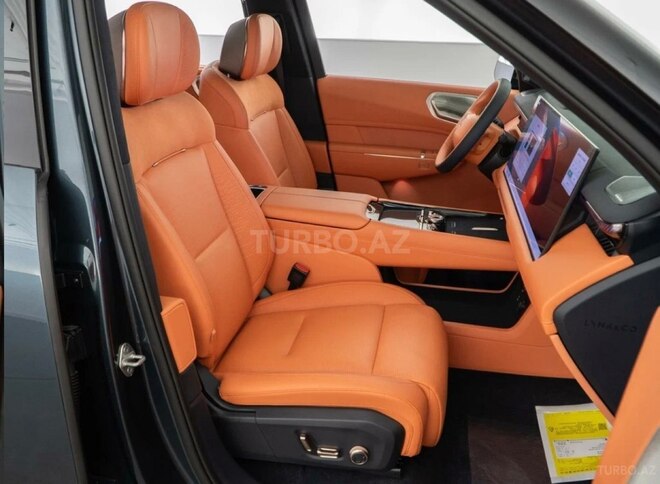 Lynk & Co 900-8