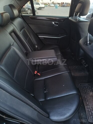 Mercedes E 220-11