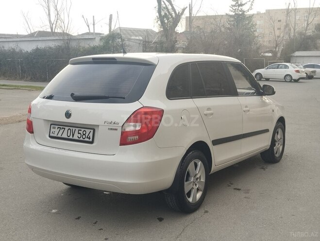 Skoda Fabia 2011, 303,500 km - 1.6 l - Bakı