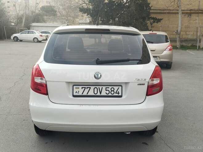 Skoda Fabia 2011, 303,500 km - 1.6 l - Bakı