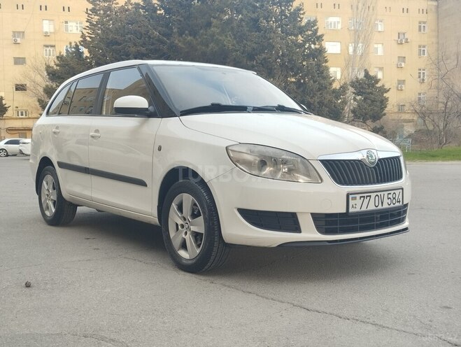 Skoda Fabia 2011, 303,500 km - 1.6 l - Bakı