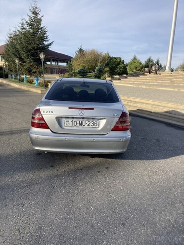 Mercedes E 270-2