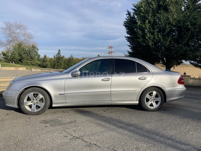 Mercedes E 270-3