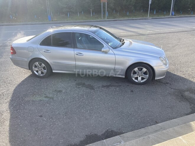 Mercedes E 270-4