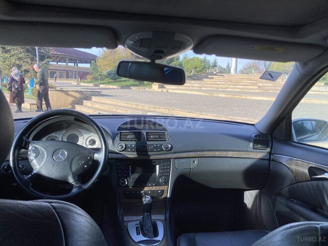 Mercedes E 270-5