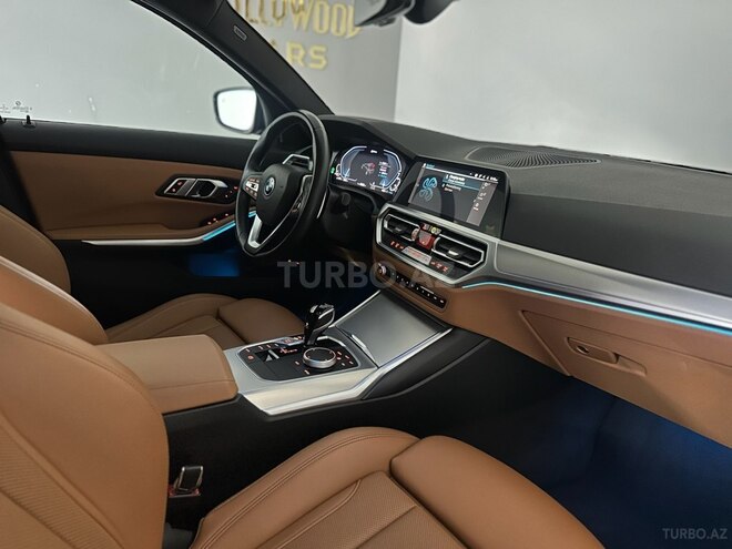 BMW 330e-11