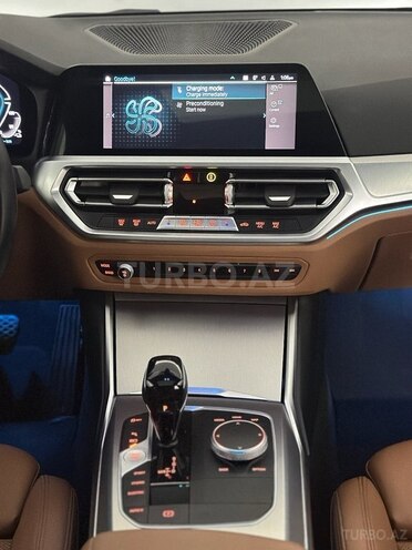 BMW 330e-17
