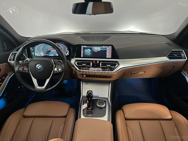 BMW 330e-19