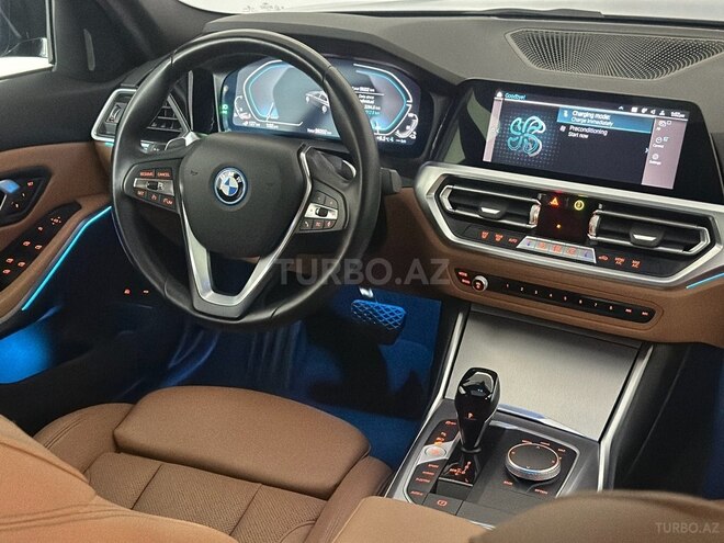BMW 330e-10