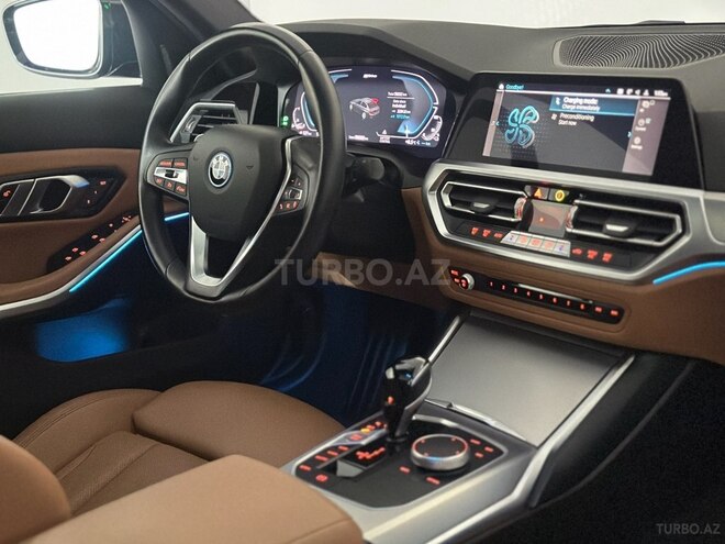 BMW 330e-12