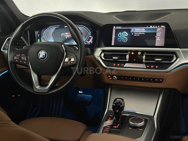 BMW 330e-18