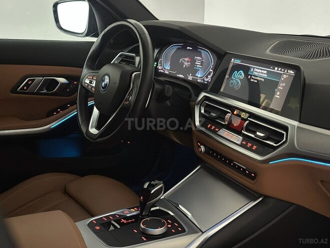BMW 330e-20