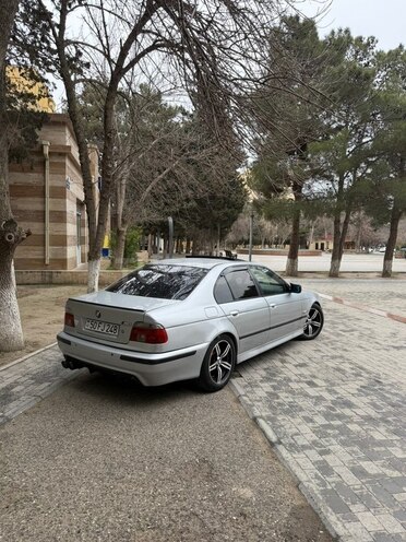 BMW 528 1999, 324,000 km - 2.8 l - Sumqayıt