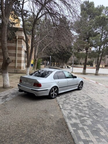 BMW 528 1999, 324,000 km - 2.8 l - Sumqayıt