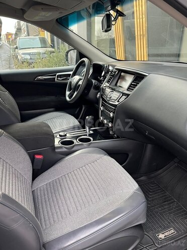Nissan Pathfinder-9