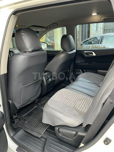 Nissan Pathfinder-12