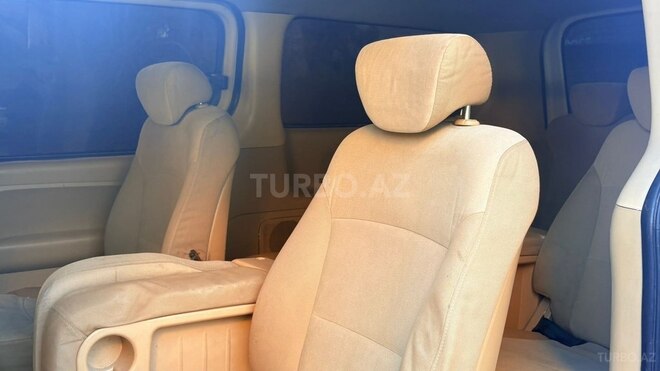 Hyundai H-1-12
