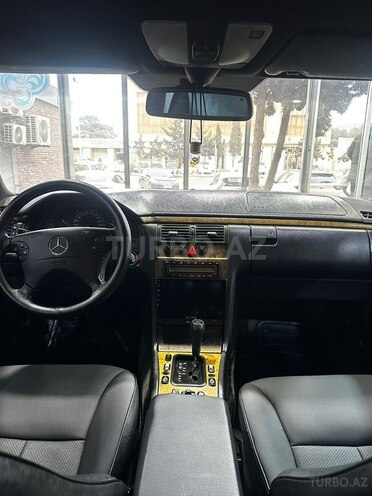 Mercedes E 200-3