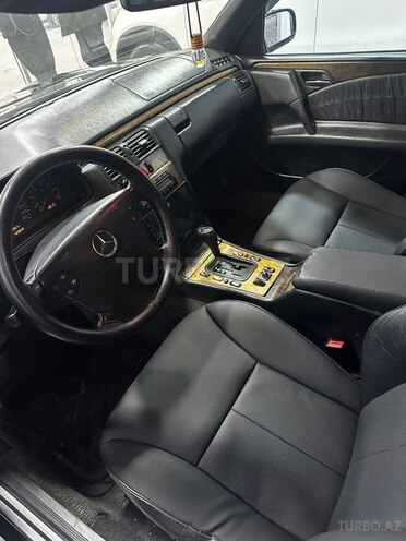 Mercedes E 200-6