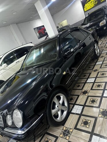 Mercedes E 200-5